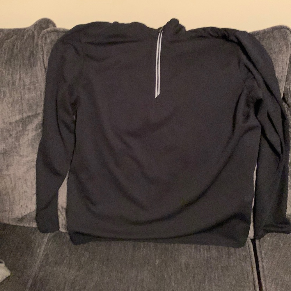 4 for $20- add to bundle and make an offer. Men’s Large Black Pullover